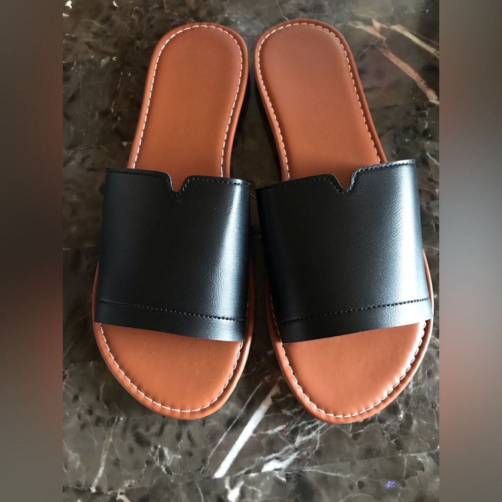 Women NWOT open toe flat sandals - Picture 3 of 4